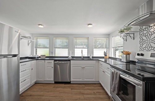 Osprey Cottage | Cozy Cottage in south Sarasota Florida, Close to Beaches!