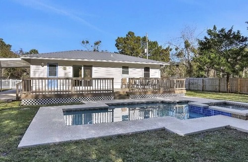 Mayport House | Cozy cottage located in the heart of the Mayport fishing village. Pool & Patio!