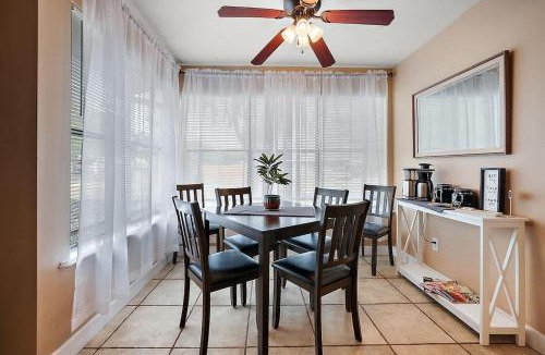 Wildwood House | Cozy Cottage private back yard and free coffee