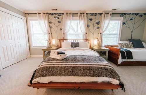 Athens House | Cozy Cottage - Walk to Campus, Stadium, Downtown