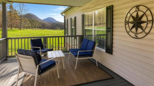 Blue Ridge House | Cozy Cottage with Full View of the Mountains!
