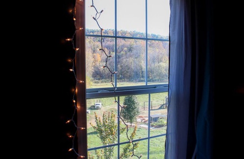 Old Fort House | Cozy Country 3/2 w/shared outdoor fire-pit, playground & water access (Pets OK!)