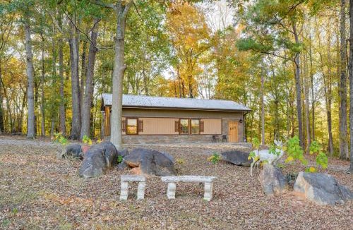 Resaca House | Cozy Couple’s Escape w/Patio in Northwest Georgia