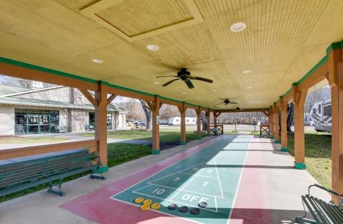 Waynesville Apartment | Cozy Couple’s Getaway Near Cataloochee Ski Area!