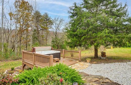 Whittier House | Cozy Couples Getaway w/Hot Tub: 'Fox Ridge Cabin'