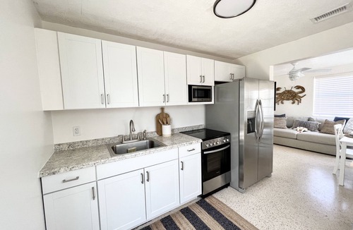 Roberta Heights In Oakdale Park House | Cozy Crab House, Beachside, Walk to Beach & River, Coffee Bar & Fire Pit