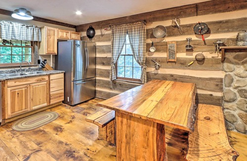 Sautee Nacoochee Cottage | Cozy Creekside Mountain Escape w/Hot Tub!