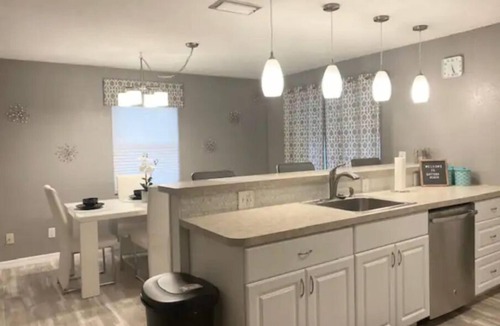 South Daytona House | Cozy DaytonaBeach Getaway w/KingBed & Pet Friendly