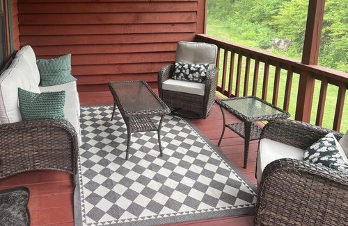 Rabun Gap House | Cozy Dillard Cabin w/Mountain Views & Pool Access