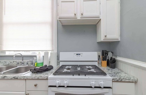 Columbus Apartment | Cozy Downtown Back Unit - The Sunny Southern Manse