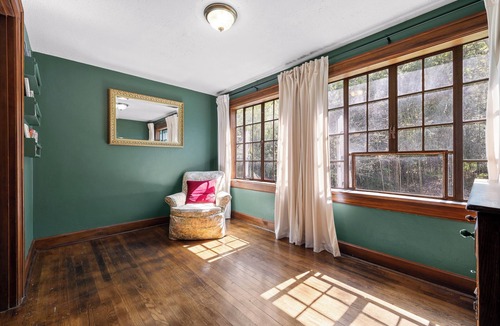 Red Bank Cottage | Cozy English Cottage on Wooded Grounds 10 mins to Downtown Chattanooga