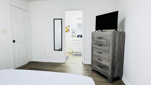 Paw Creek House | Cozy Escape, private rooms in Charlotte with shared common spaces