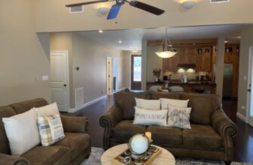 Russellville Condo | Cozy Executive Condo located in gated community on golf course