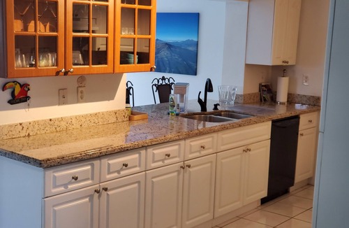 Kendale Lakes House | Cozy family home in quiet area, nice garden views.