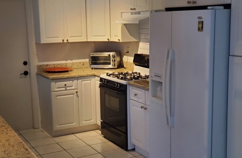 Kendale Lakes House | Cozy family home in quiet area, nice garden views.