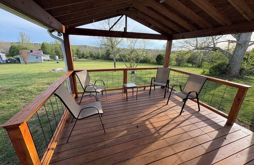 Trenton House | Cozy Farmhouse Retreat near Chattanooga/4 Acres