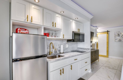 Bostwick Park Apartment | Cozy Florida Getaway w/Pool Access & Ocean Views!