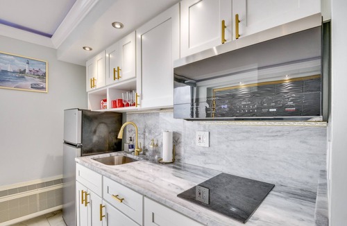 Bostwick Park Apartment | Cozy Florida Getaway w/Pool Access & Ocean Views!