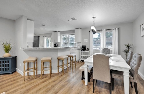 Golden Glades - The Woods House | Cozy Florida Getaway-4 bedroom