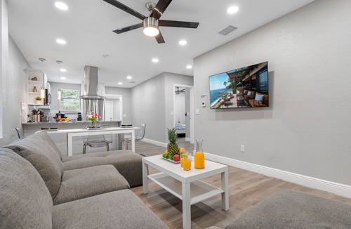 Bearss Plaza House | Cozy & Fully Remodeled Home in the Heart of Tampa!