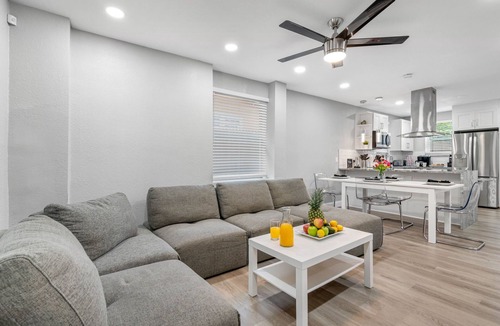 Bearss Plaza House | Cozy & Fully Remodeled Home in the Heart of Tampa!