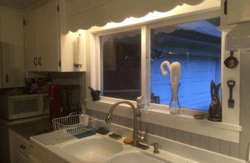 Franklin House | Cozy, Furnished, Creekside View 3bd/2ba