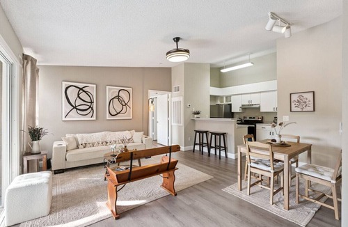 Park Central Apartment | Cozy Gated 2BR Near Attractions Free Parking Quiet Community Lake View