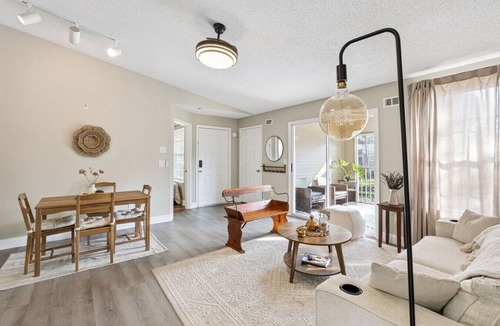 Park Central Apartment | Cozy Gated 2BR Near Attractions Free Parking Quiet Community Lake View