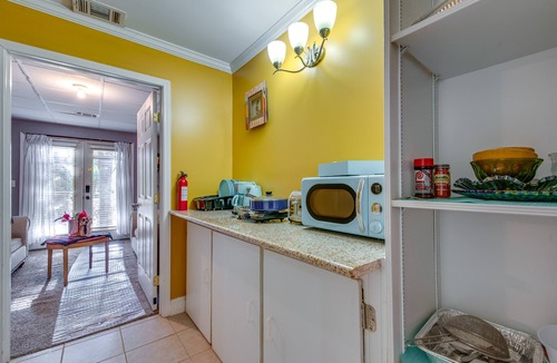 Powder Springs Apartment | Cozy Georgia Apartment Near Theme Parks & Hiking!