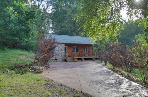 Goode House | Cozy Goode Cabin w/Deck ~ 17 Mi to Lynchburg