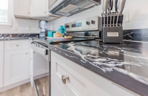 Dalton Apartment | Cozy Gray House - Spacious , Safe & Perfect for Families.