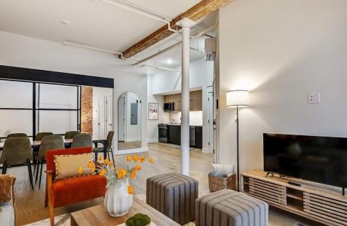 Old City Apartment | Cozy & Historic Old City 2 Bedroom - Sleeps 5