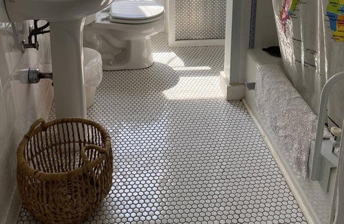 Mid-Charles House | Cozy Historic Rowhouse on the Cutest Block in Baltimore!