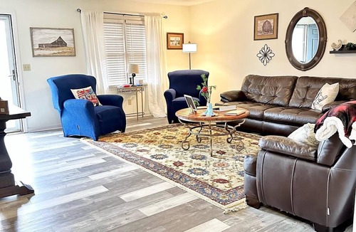 Scottsboro House | 🏡 Cozy Home <5 Miles to Boat Ramp—Book Now!
