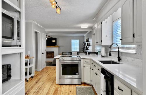 North Charleston House | Cozy Home Away From Home - Pet-friendly, King bed