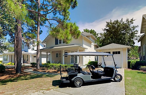 Laurel Grove House | Cozy home w/lakefront porch, fairway views & golf cart - shared pool & hot tub
