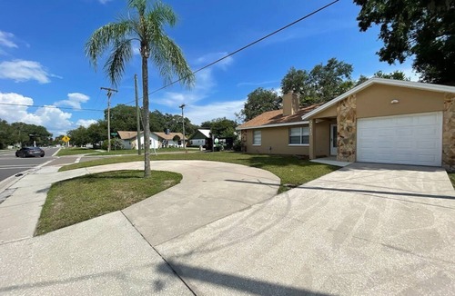 Temple Terrace House | Cozy home w/open floor plan - easy access to beaches, parks, and Bucs Stadium