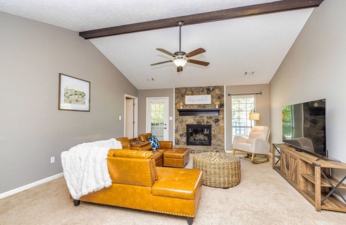 Senoia House | Cozy Home - Walkable to Downtown Senoia
