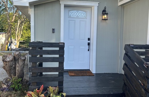 Hudson House | Cozy House with Large Deck