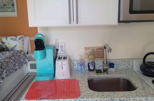 Gulf Gate Estates Apartment | ~ Cozy In-law Apartment Close to Siesta Key ~