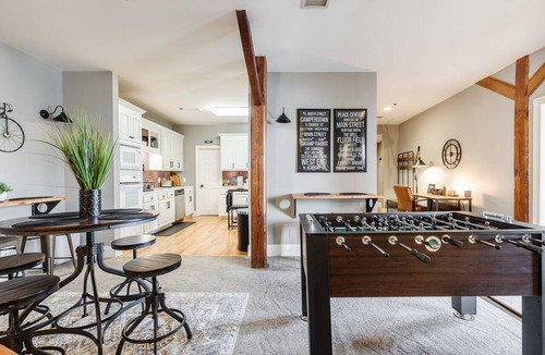 Greenville Downtown Apartment | Cozy Industrial 2-KING Bdrm S. Main Street Downtown Condo w/Foosball Table