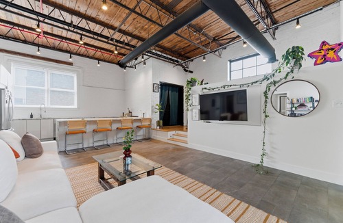 Castleberry Hill Condo | Cozy industrial loft with rooftop close to MAJOR INTERNATIONAL SPORTING EVENT