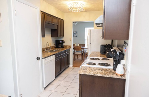 Savannah House | Cozy Island Getaway on Wilmington Island, close to Savannah and Tybee Island!