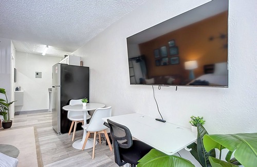 Highlands Apartment | Cozy King Studio | Zoo, DT & Jacksonville U