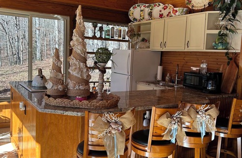 Sparta Cabin | Cozy lake-front 1-bedroom cabin in beautiful Sparta with AC/Heating