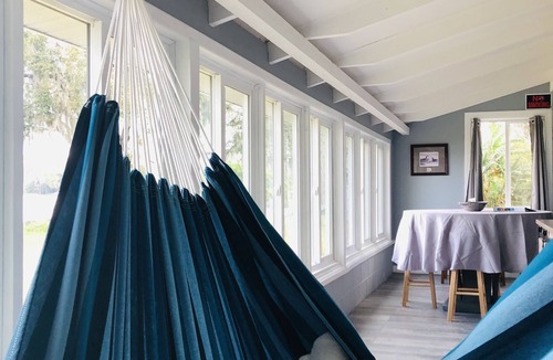Clermont Cottage | Cozy Lake Front Cottage