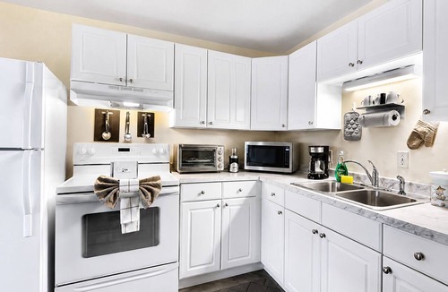 Crooked Lake Park House | Cozy Lakefront Retreat - Fishing/near Legoland