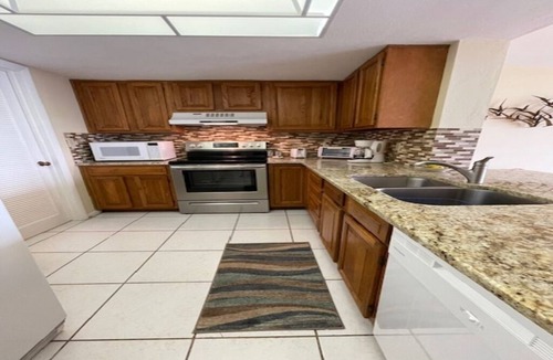 Vanderbilt Beach Condo | Cozy large 1-bedroom condo with WiFi, AC in serene Naples