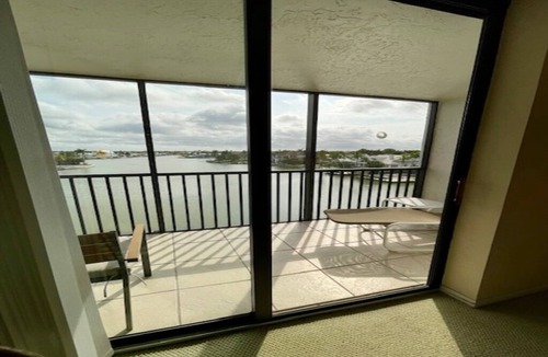 Vanderbilt Beach Condo | Cozy large 1-bedroom condo with WiFi, AC in serene Naples