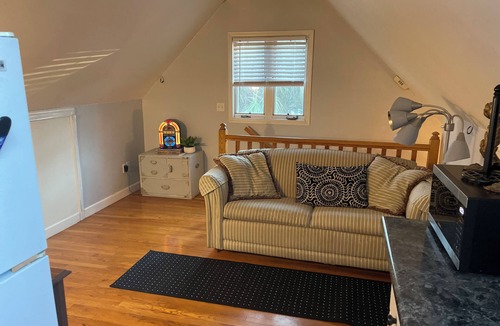 Oak Grove House | Cozy little space! Fully furnished! Come relax by the pool! 2 TV , CABLE/INT.